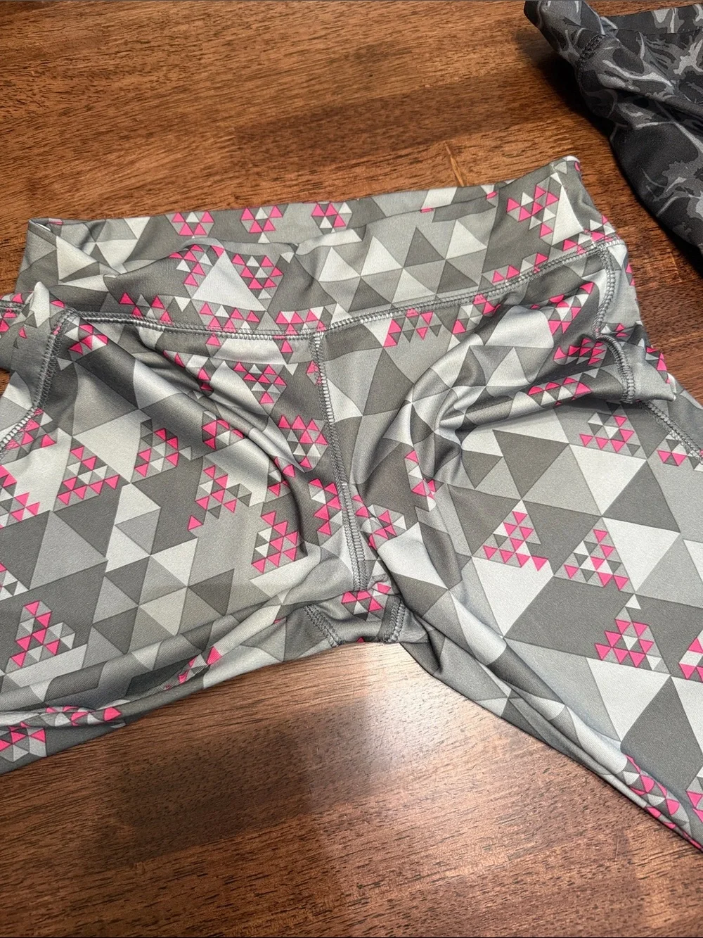 2 old navy printed active leggings for girls